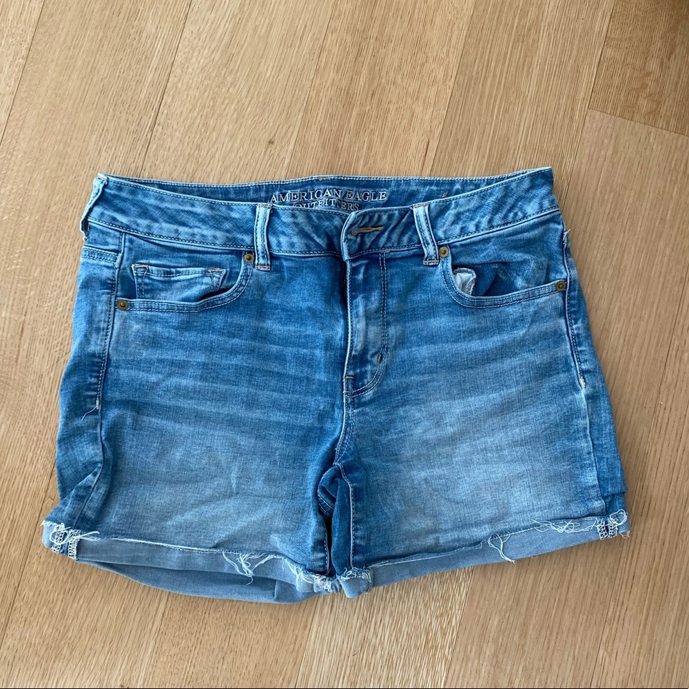 American Eagle women’s midi Jean short